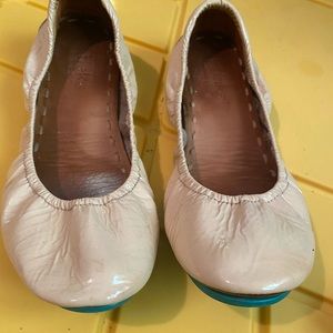 Tieks patent leather Biscotti Cream size 9